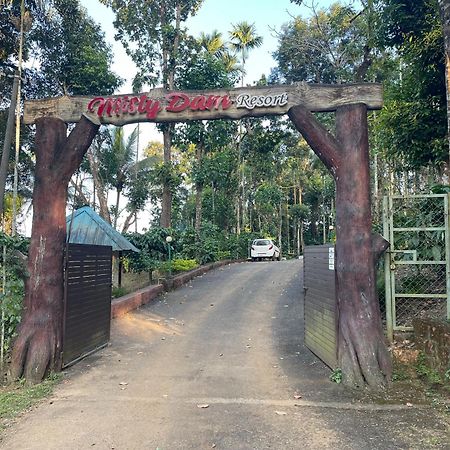 Misty Dam Wayanad Premium Resort With Banasura Dam View Padinjarathara Exterior photo