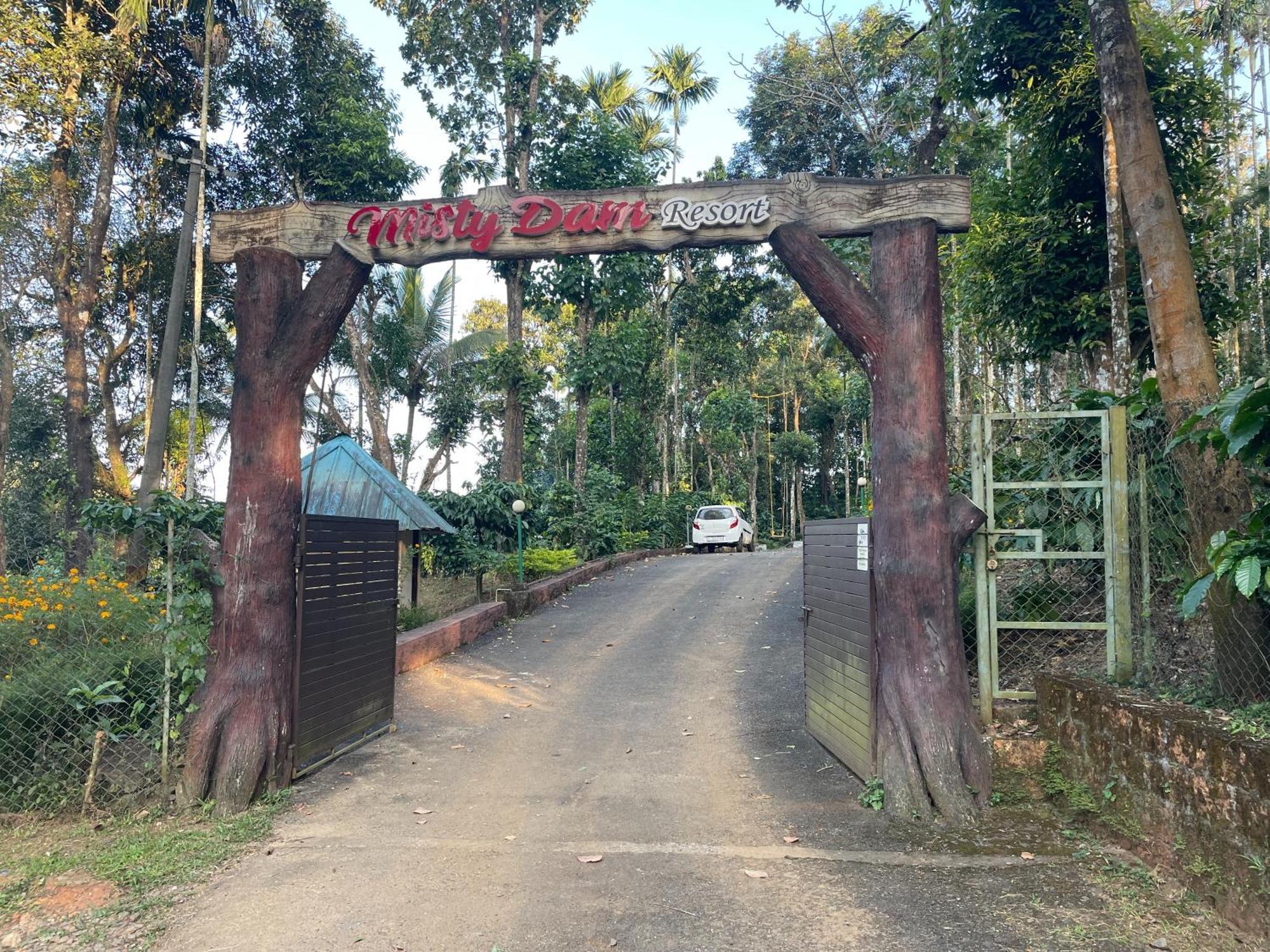 Misty Dam Wayanad Premium Resort With Banasura Dam View Padinjarathara Exterior photo