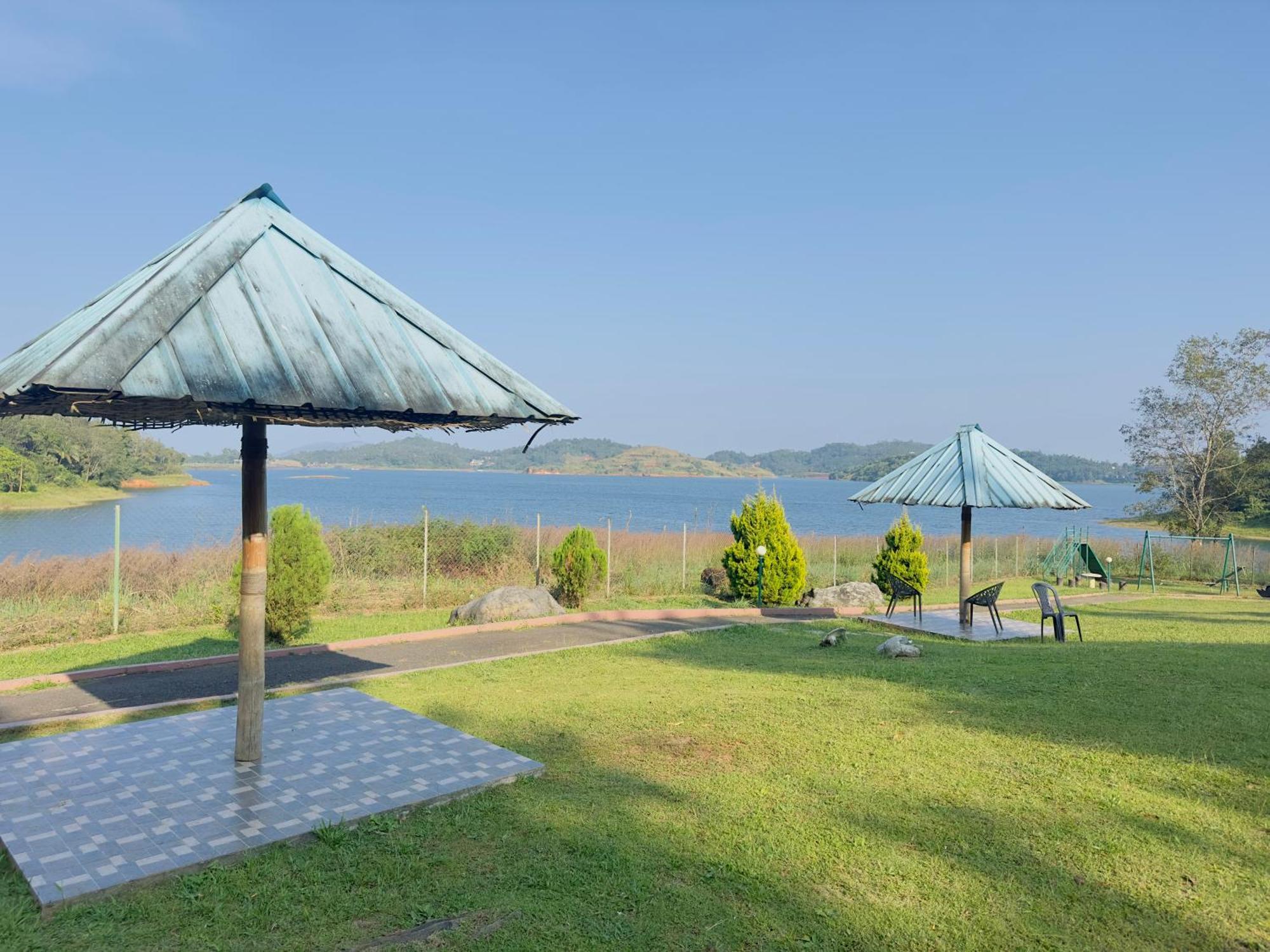 Misty Dam Wayanad Premium Resort With Banasura Dam View Padinjarathara Exterior photo