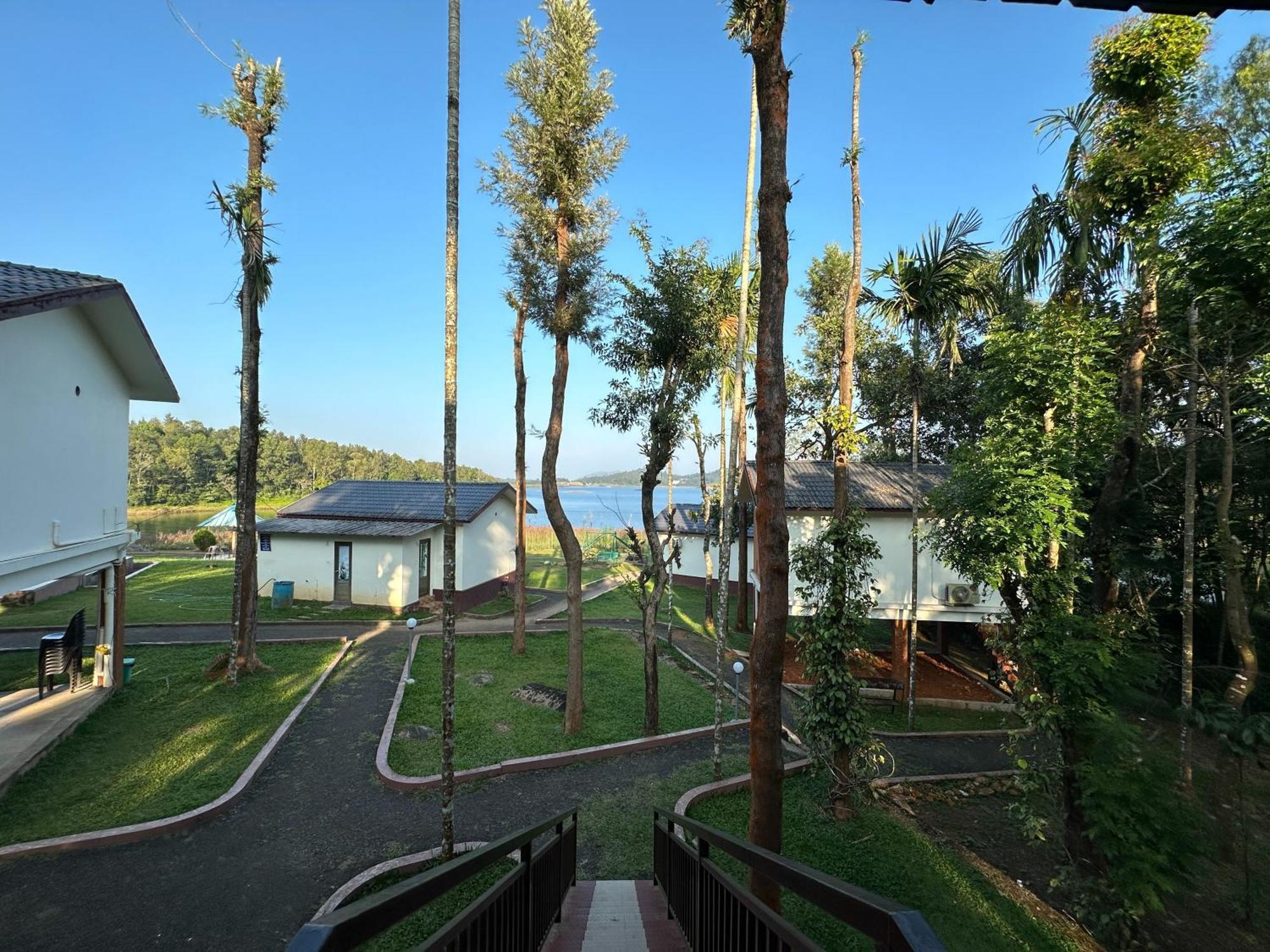 Misty Dam Wayanad Premium Resort With Banasura Dam View Padinjarathara Exterior photo