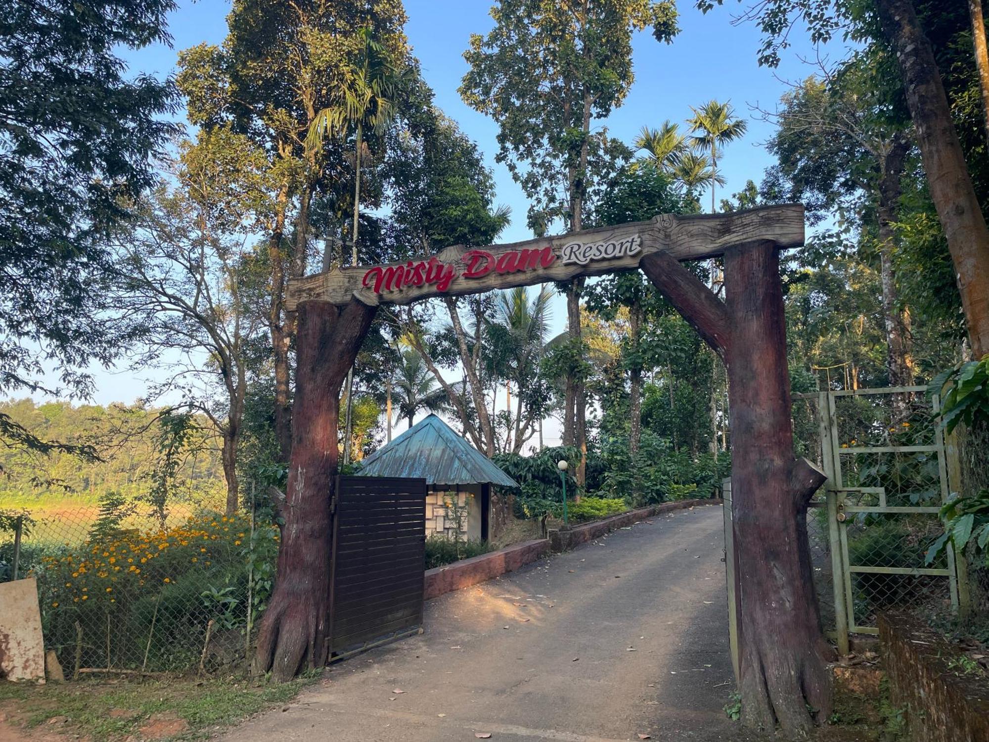 Misty Dam Wayanad Premium Resort With Banasura Dam View Padinjarathara Exterior photo