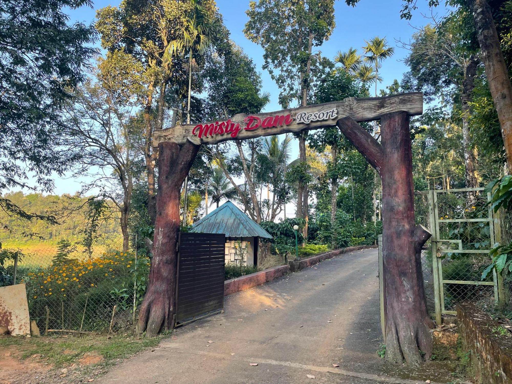 Misty Dam Wayanad Premium Resort With Banasura Dam View Padinjarathara Exterior photo