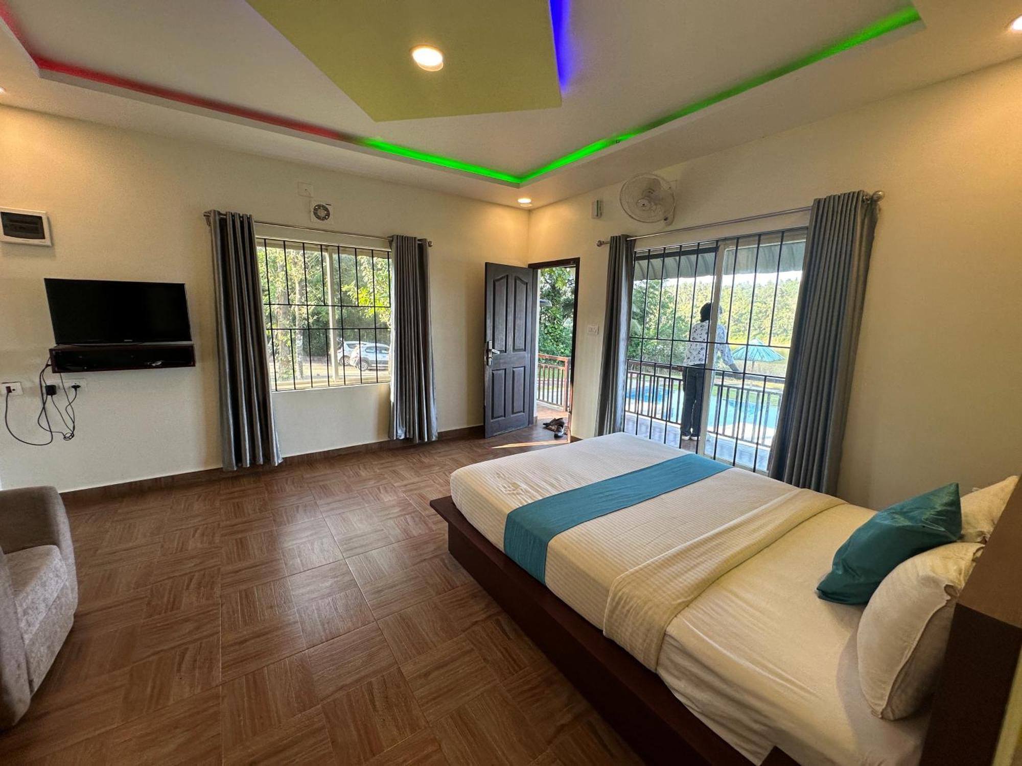 Misty Dam Wayanad Premium Resort With Banasura Dam View Padinjarathara Exterior photo